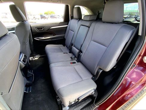 Used 2019 Toyota Highlander LE image 20