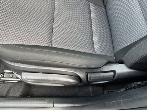 Used 2025 Kia Soul LX w/ LX Technology Package FWD image 16