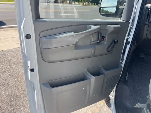 Used 2011 GMC Savana 1500 image 14