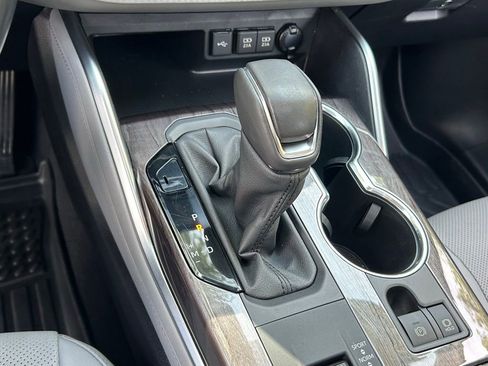 Used 2021 Toyota Highlander Limited image 24