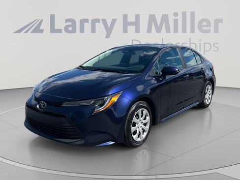Used 2025 Toyota Corolla LE FWD image 1