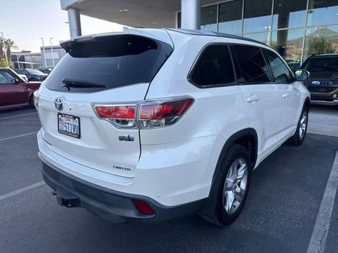 Used 2014 Toyota Highlander Limited w/ Driver Technology Package AWD/4WD image 3
