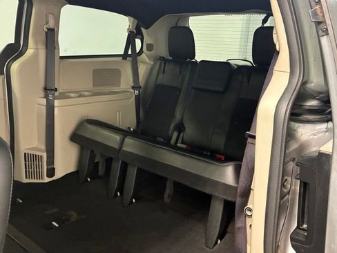 Used 2019 Dodge Grand Caravan SXT w/ Driver Convenience Group FWD image 34
