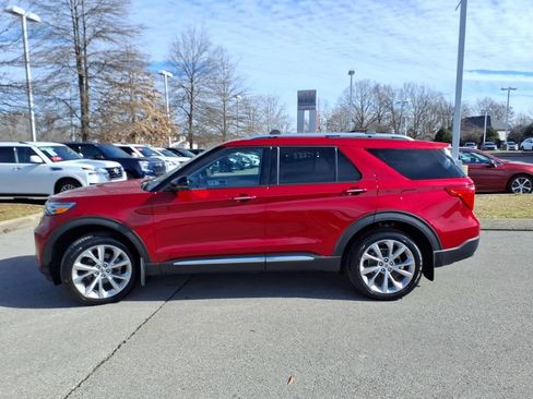 Used 2022 Ford Explorer Platinum w/ Equipment Group 601A AWD/4WD image 19