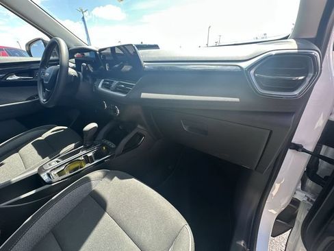 Used 2024 Chevrolet TrailBlazer LS w/ LS Convenience Package FWD image 31