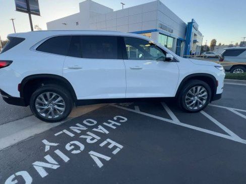 Used 2025 Buick Enclave Preferred image 9