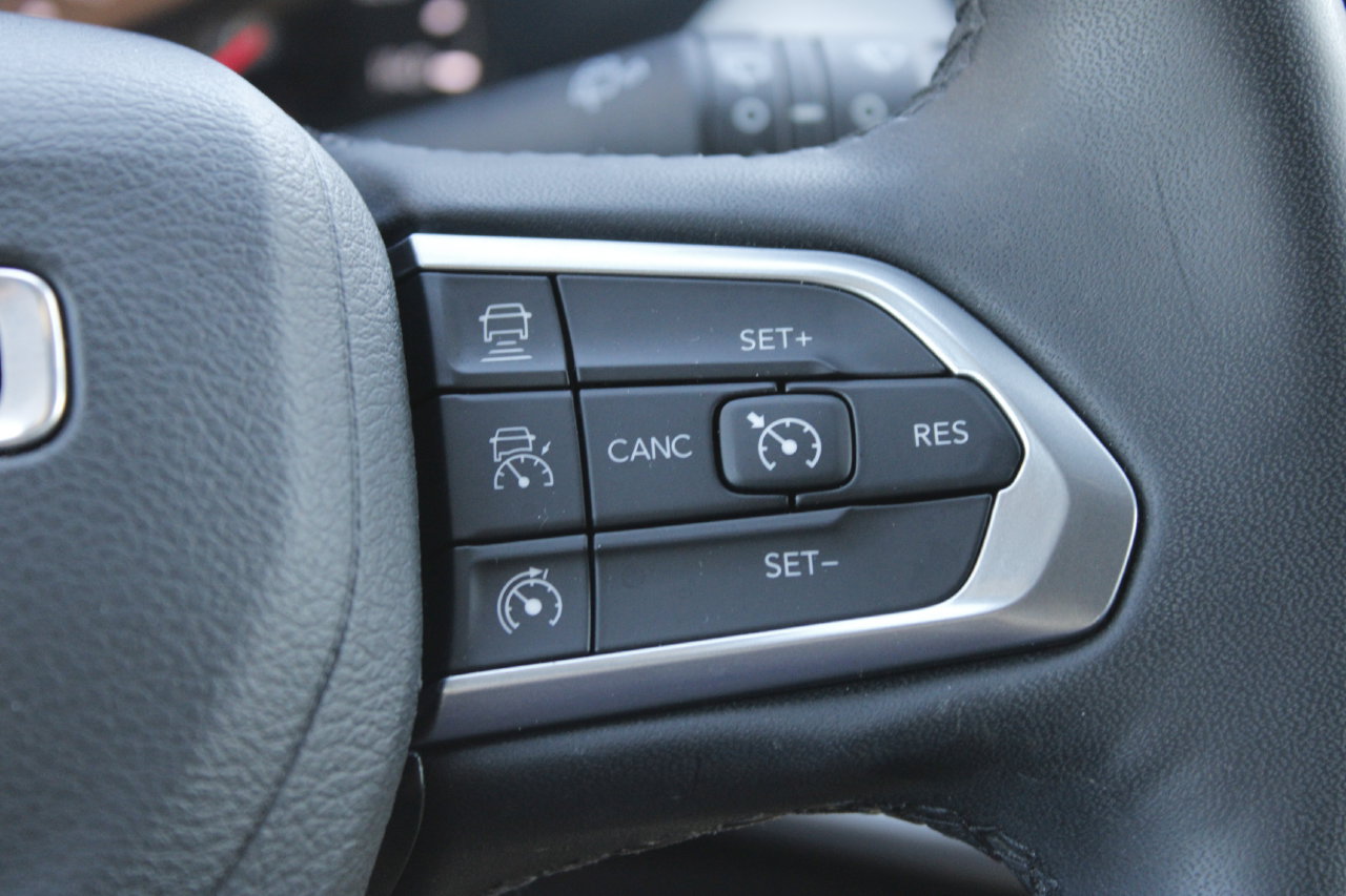 Used 2025 Jeep Compass Limited AWD/4WD image 15