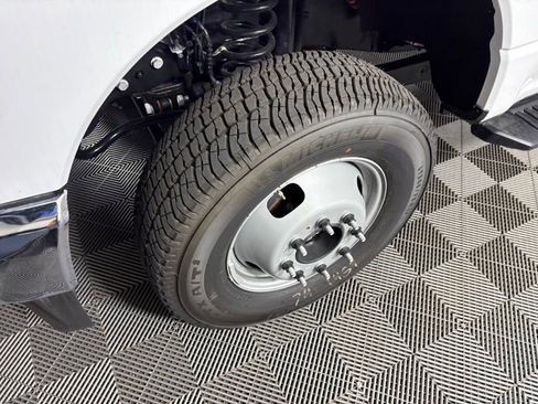 New 2025 Ford F350 XL w/ XL Chrome Package image 9