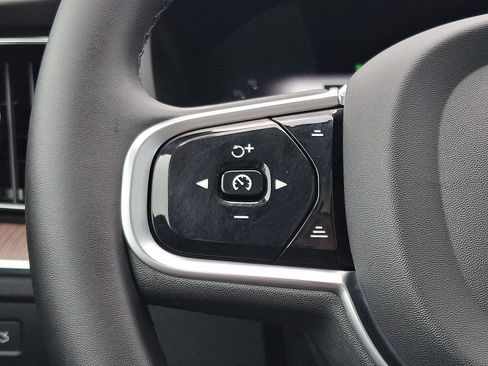 Certified 2023 Volvo XC60 B5 Plus w/ Climate Package AWD/4WD image 23