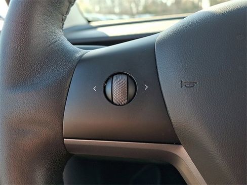 Used 2021 Tesla Model Y Long Range image 22