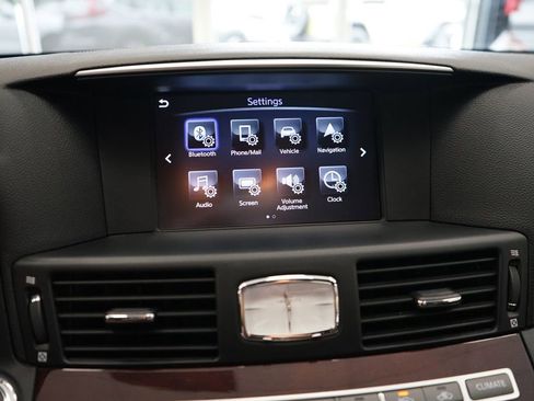 Used 2018 INFINITI Q70 Luxe w/ Sport Package AWD/4WD image 38