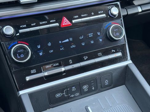 Used 2025 Hyundai Santa Fe Limited image 22