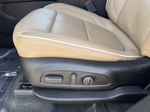 Used 2023 Chevrolet Traverse Premier image 45