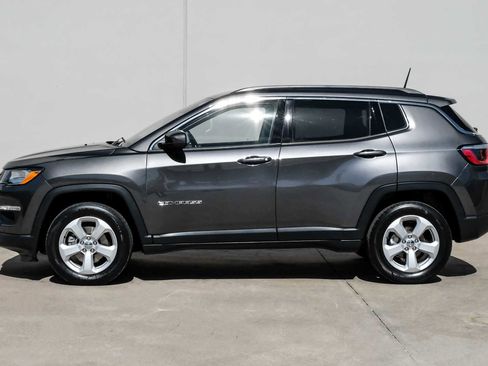 Used 2018 Jeep Compass Latitude w/ Cold Weather Group image 11