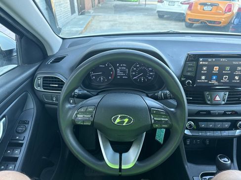 Used 2018 Hyundai Elantra GT FWD image 13