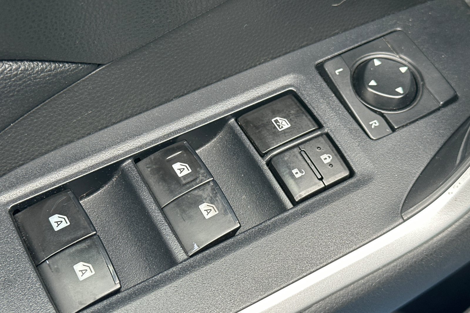 Used 2021 Toyota RAV4 SE w/ Weather & Moonroof Package AWD/4WD image 13