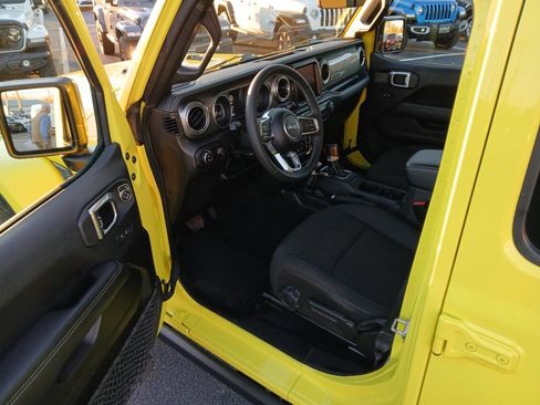 Certified 2023 Jeep Gladiator Overland image 8