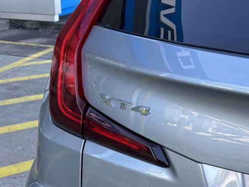 Used 2025 Cadillac XT4 Premium Luxury image 5