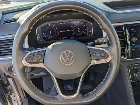 Certified 2023 Volkswagen Atlas SE image 32