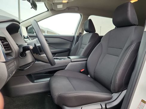 Used 2024 Nissan Rogue S image 15