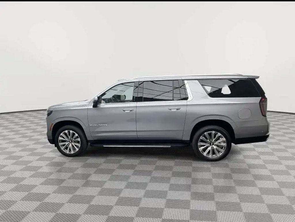 Used 2025 Chevrolet Suburban High Country AWD/4WD image 3