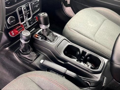 Used 2024 Jeep Wrangler Unlimited Rubicon AWD/4WD image 17