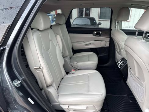 Used 2023 Kia Sorento EX w/ Panoramic Sunroof Package FWD image 9