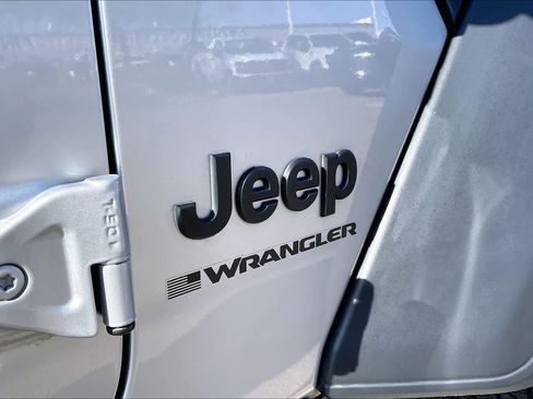 Used 2023 Jeep Wrangler Sport image 29