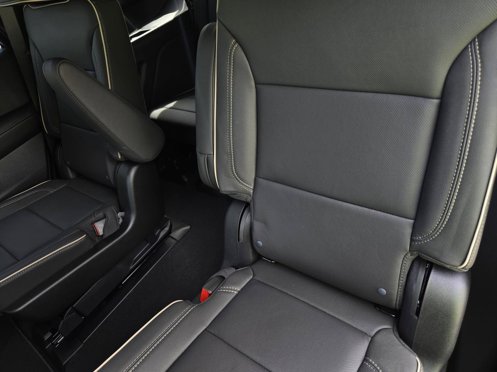 New 2026 GMC Yukon Elevation RWD image 5