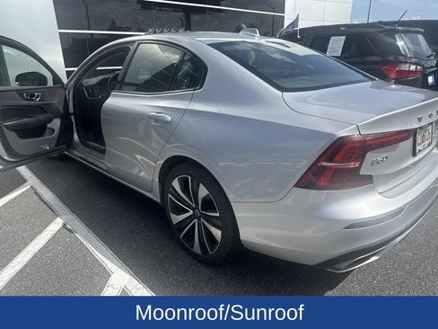 Used 2022 Volvo S60 B5 Momentum w/ Premium Package FWD image 3