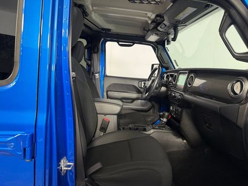 Used 2022 Jeep Wrangler Unlimited Sahara AWD/4WD image 30