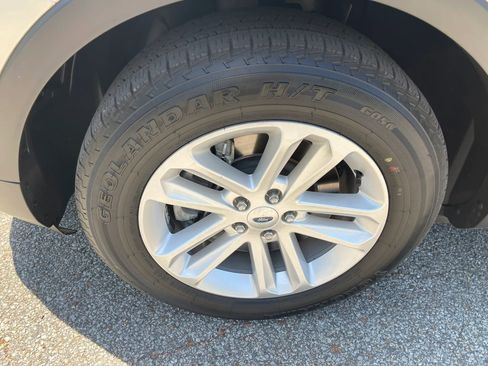 Used 2017 Ford Explorer XLT w/ Equipment Group 201A image 9