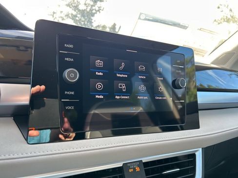 New 2026 Volkswagen Taos SE image 32