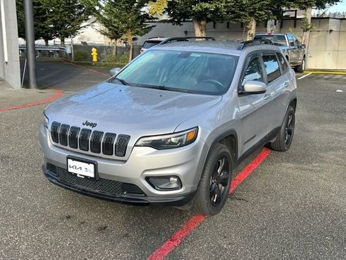 Used 2020 Jeep Cherokee Latitude Plus image 3