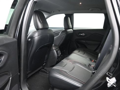 Used 2022 Jeep Cherokee Trailhawk w/ Premium Leather Package AWD/4WD image 25