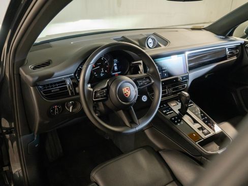 Certified 2026 Porsche Macan AWD/4WD image 4