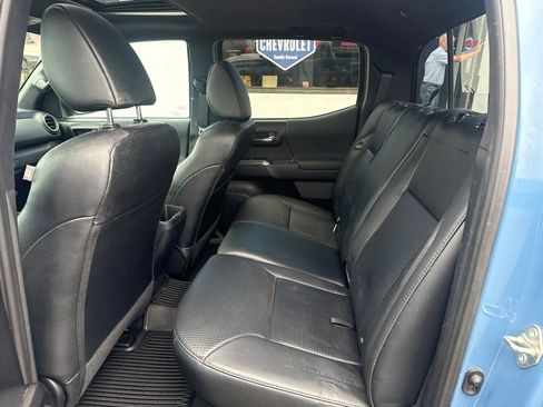 Used 2019 Toyota Tacoma TRD Sport w/ TRD Premium Sport Package AWD/4WD image 34