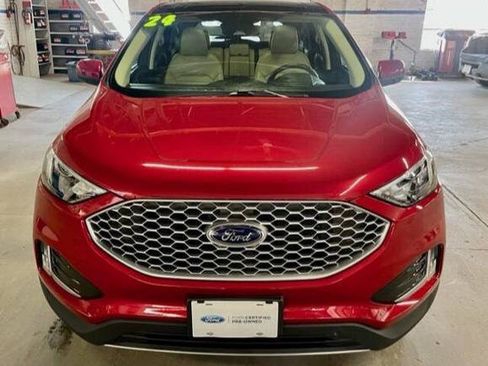 Certified 2024 Ford Edge SEL w/ Convenience Package AWD/4WD image 2