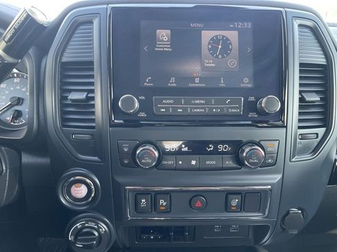 Used 2024 Nissan Titan SV w/ SV Convenience Package image 24