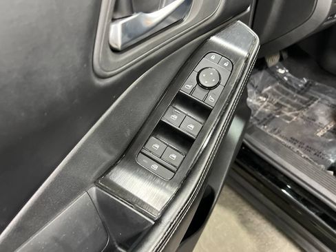 Used 2025 Nissan Rogue SV FWD image 17