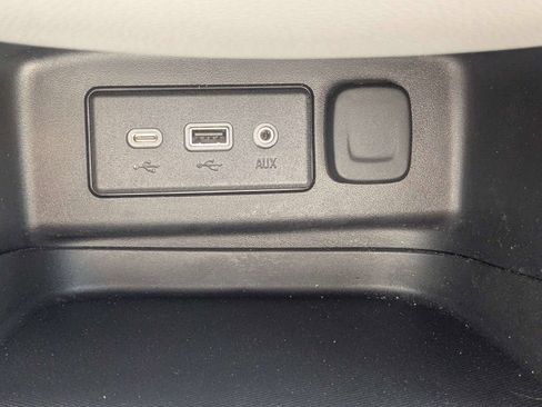 Used 2023 Chevrolet Equinox LS w/ LS Convenience Package FWD image 24