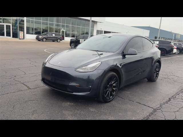 Used 2024 Tesla Model Y Long Range AWD/4WD image 4