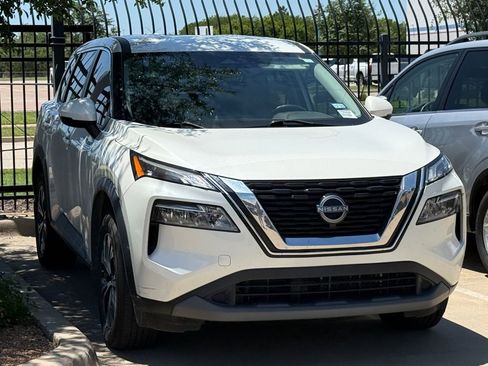 Used 2022 Nissan Rogue SV FWD image 3