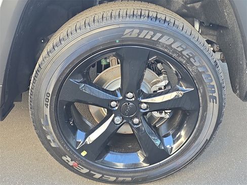 New 2025 Jeep Grand Cherokee Laredo image 34