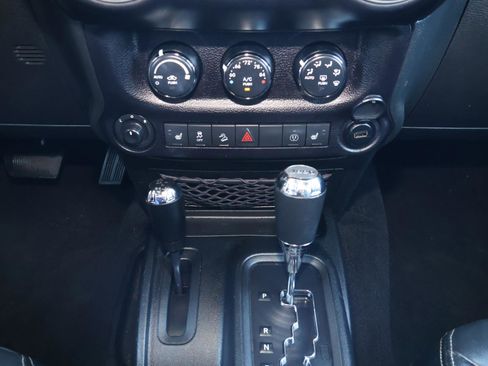 Used 2017 Jeep Wrangler Unlimited Sahara w/ Connectivity Group image 24