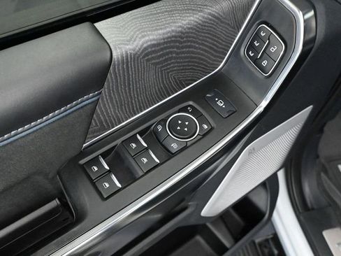 Used 2025 Ford F250 Platinum w/ FX4 Off-Road Package image 20