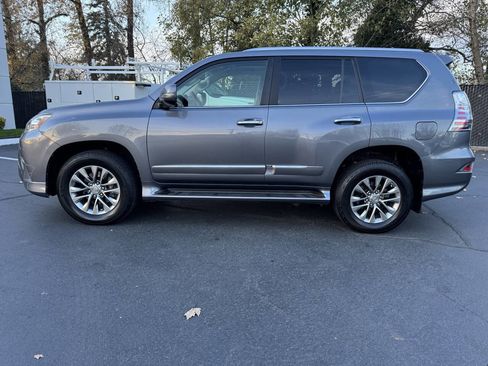 Used 2017 Lexus GX 460 Luxury image 2