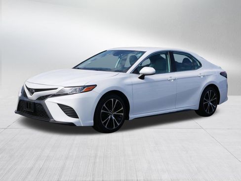Used 2019 Toyota Camry SE FWD image 3