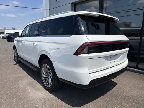 New 2027 Lincoln Navigator L Premier AWD/4WD image 2