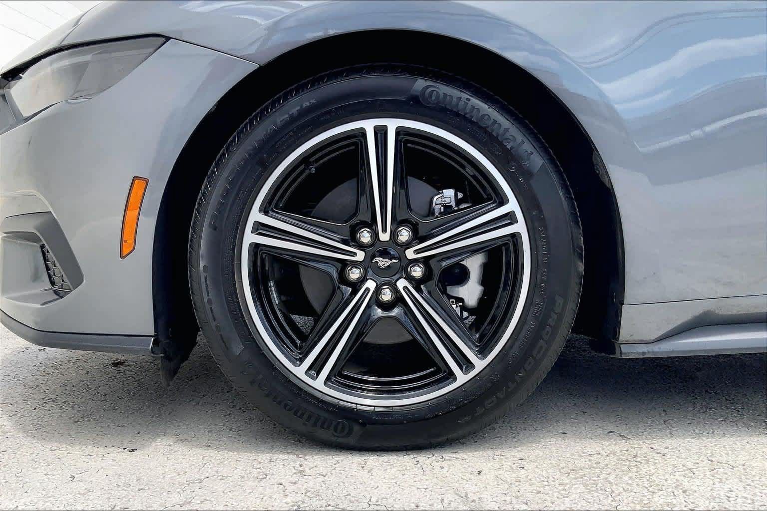 Used 2025 Ford Mustang Convertible RWD image 8